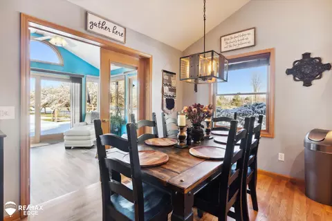 Dining - 5195 Dillon, Flushing, MI 48433 photo 1 of 2