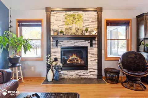 Living - 5195 Dillon, Flushing, MI 48433 photo 3 of 5