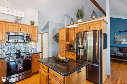 Kitchen - 5195 Dillon, Flushing, MI 48433 photo 2 of 4