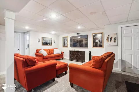 Living - 5195 Dillon, Flushing, MI 48433 photo 5 of 5