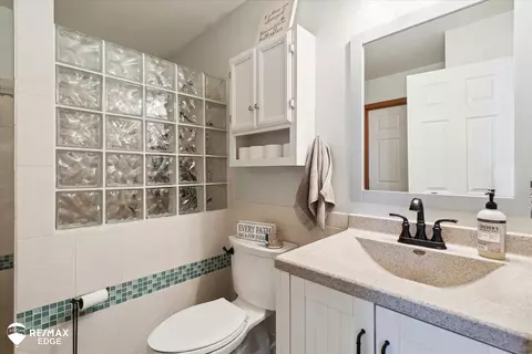 Bath - 5195 Dillon, Flushing, MI 48433 photo 1 of 7