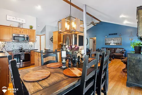 Dining - 5195 Dillon, Flushing, MI 48433 photo 2 of 2
