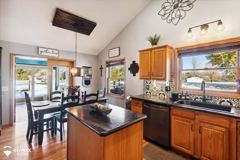 Kitchen - 5195 Dillon, Flushing, MI 48433 photo 3 of 4