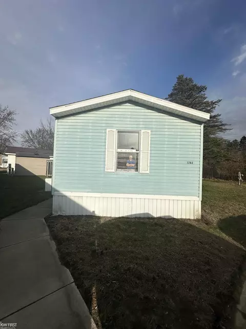 7282 101 St, Flushing, MI 48433