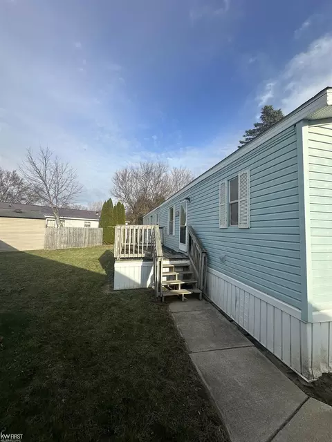 7282 101 St, Flushing, MI 48433 photo 4