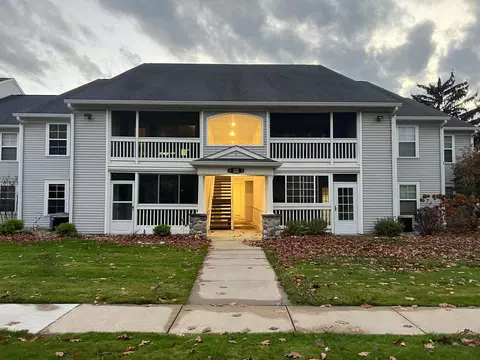 12504 Saint Andrews Way, Fenton, MI 48430