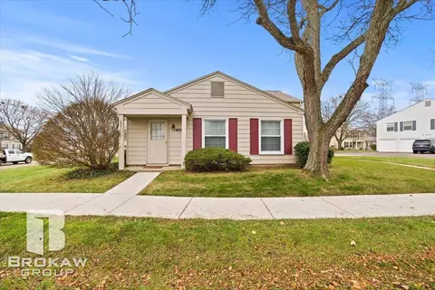 3041 Oakridge, Lake Orion, MI 48360