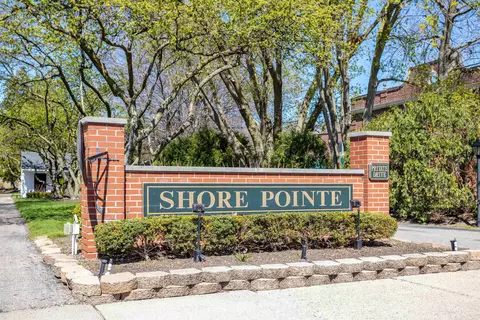 1993 Shorepointe, Grosse Pointe Woods, MI 48236 photo 2
