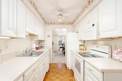 1993 Shorepointe, Grosse Pointe Woods, MI 48236 photo 11