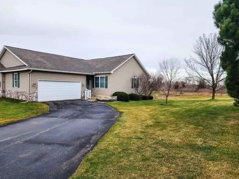 512 Hampton Lk, Essexville, MI 48732