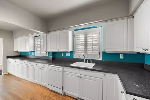 Kitchen - 10139 Saint John, Algonac, MI 48001 photo 4 of 5