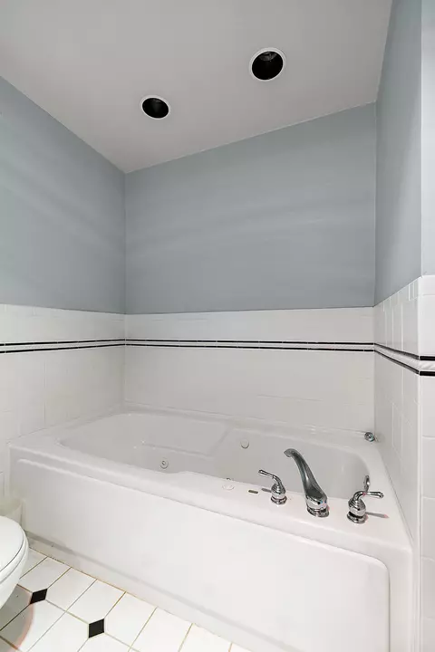 Bath - 10139 Saint John, Algonac, MI 48001 photo 5 of 6