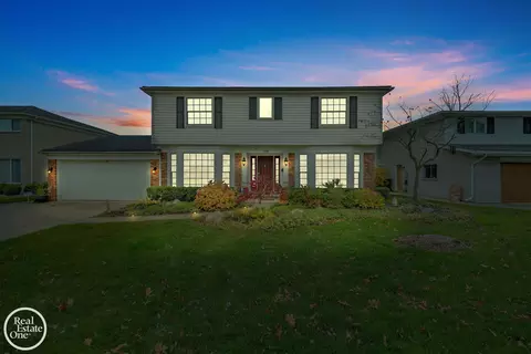 869 Moorland, Grosse Pointe Woods, MI 48236