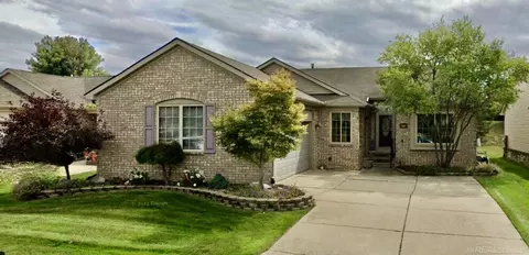 42838 Hunt Clb, Sterling Heights, MI 48314