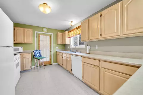 Kitchen - 9534 Esther Grn, Algonac, MI 48001 photo 1 of 2