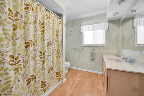 Bath - 9534 Esther Grn, Algonac, MI 48001 photo 1 of 2