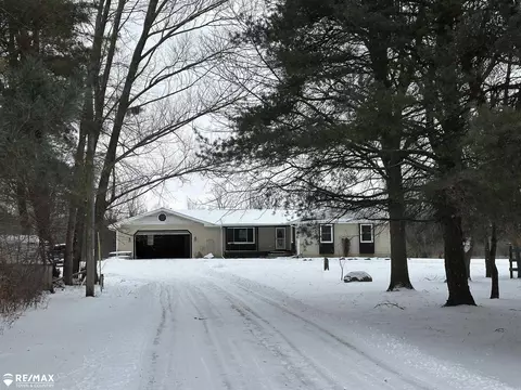 6484 Kelly, Flushing, MI 48433