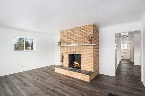 Living - 8087 E Richfield, Davison, MI 48423 photo 4 of 5