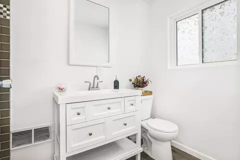 Bath - 8087 E Richfield, Davison, MI 48423 photo 4 of 6