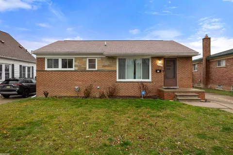 25816 Huron, Roseville, MI 48066