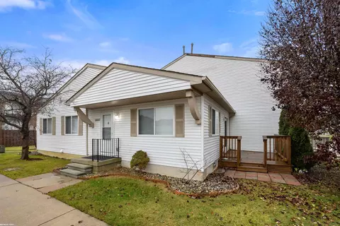 28183 Raleigh Cres, New Baltimore, MI 48051