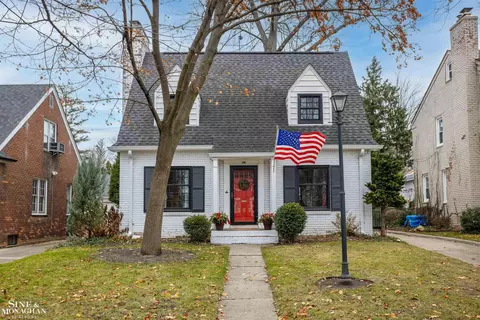 352 Hillcrest, Grosse Pointe Farms, MI 48236