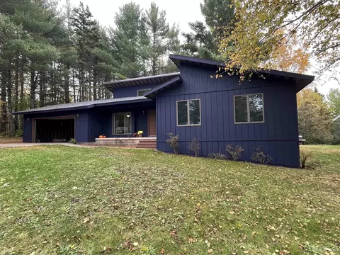 1067 Riverview, Ishpeming, MI 49849