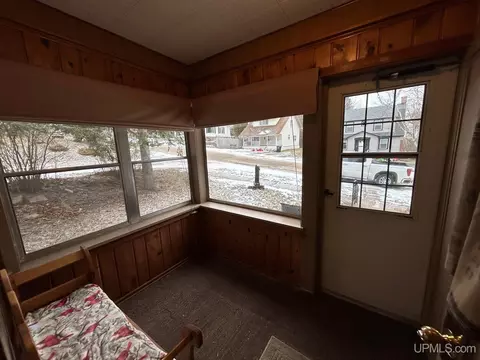 618 E, Iron Mountain, MI 49801 photo 11