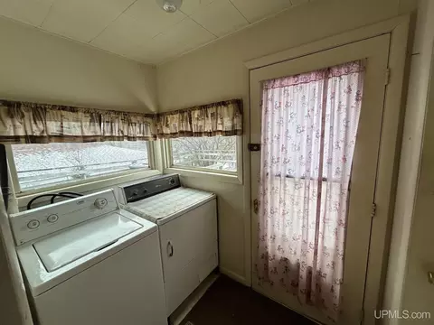618 E, Iron Mountain, MI 49801 photo 12