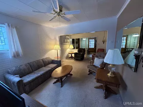 618 E, Iron Mountain, MI 49801 photo 3