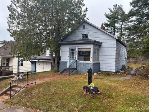 618 E, Iron Mountain, MI 49801
