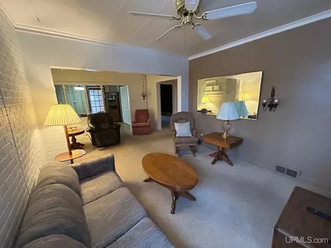 618 E, Iron Mountain, MI 49801 photo 2