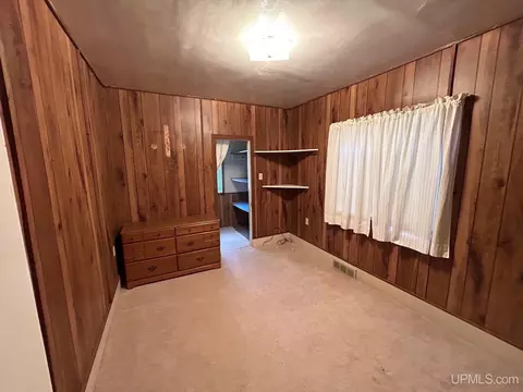 618 E, Iron Mountain, MI 49801 photo 8