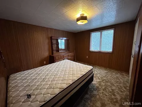 618 E, Iron Mountain, MI 49801 photo 7