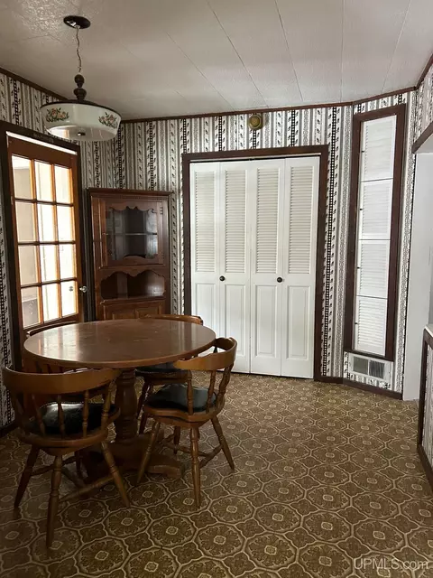 618 E, Iron Mountain, MI 49801 photo 6