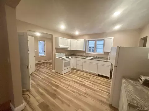 301 E Chocolay, Munising, MI 49862 photo 3