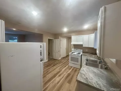 301 E Chocolay, Munising, MI 49862 photo 6