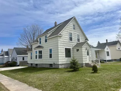 301 E Chocolay, Munising, MI 49862