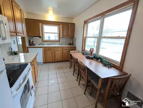 Kitchen - 311 Huber, Monroe, MI 48162 photo 2 of 4
