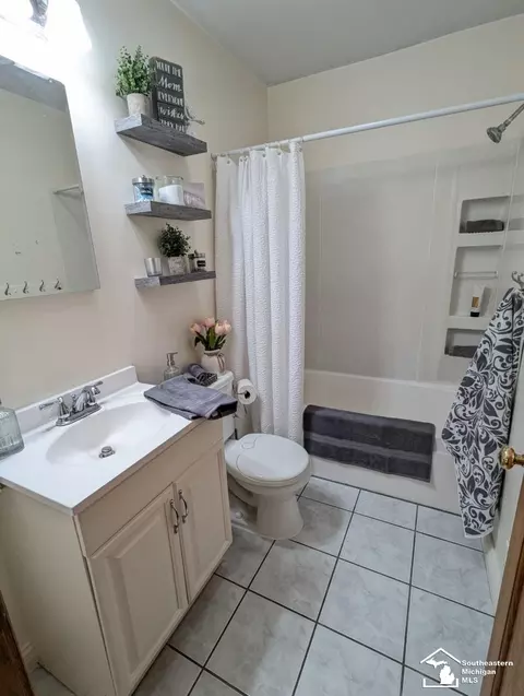 Bath - 311 Huber, Monroe, MI 48162 photo 1 of 4