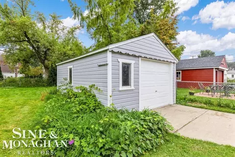 1817 Roslyn, Grosse Pointe Woods, MI 48236 photo 24