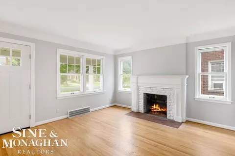 1817 Roslyn, Grosse Pointe Woods, MI 48236 photo 3