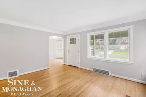 1817 Roslyn, Grosse Pointe Woods, MI 48236 photo 4