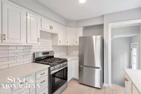 1817 Roslyn, Grosse Pointe Woods, MI 48236 photo 5