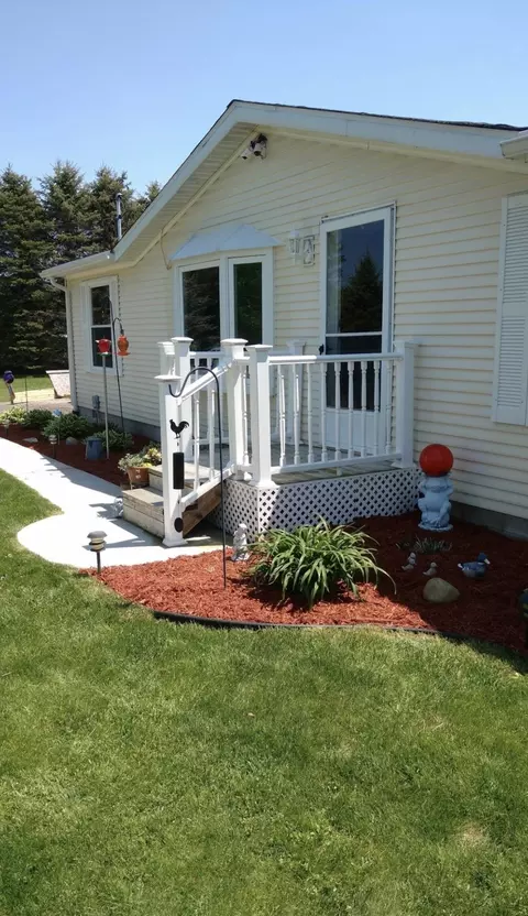 274 E Mckimmy, Gladwin, MI 48624 photo 4