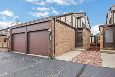 316 Country Clb, Saint Clair Shores, MI 48082
