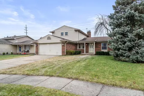 47447 Royal, Macomb, MI 48044 photo 2
