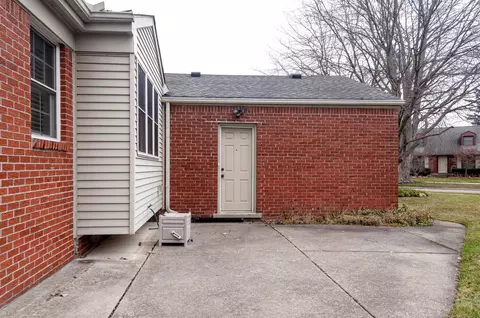 19875 E Ida, Grosse Pointe Woods, MI 48236 photo 52