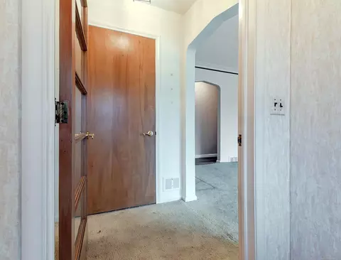 19875 E Ida, Grosse Pointe Woods, MI 48236 photo 3