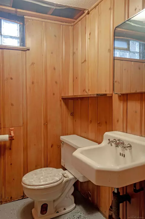 19875 E Ida, Grosse Pointe Woods, MI 48236 photo 48